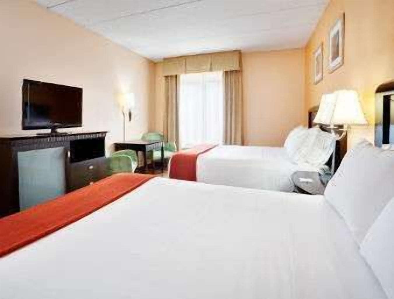 Baymont By Wyndham East Windsor Bradley Airport Hotell Exteriör bild