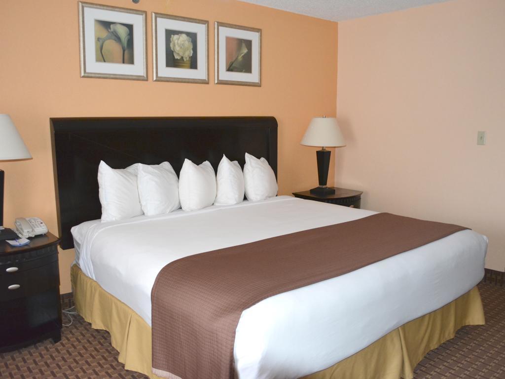 Baymont By Wyndham East Windsor Bradley Airport Hotell Exteriör bild